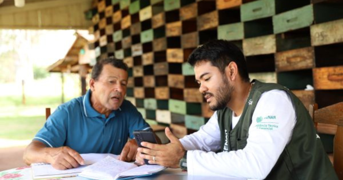 Ex-pedreiro Sérgio Soares vira apicultor de sucesso com apoio do Senar/MS. Criou agroindústria de mel com selo nacional em Angélica através de cursos e ATeG.