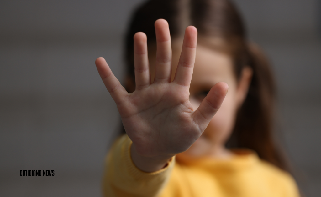 MS sanciona lei que cria Campanha "Salve uma Criança" com 3 sinais discretos para combater abuso infantil. Conheça os mecanismos de socorro silencioso.