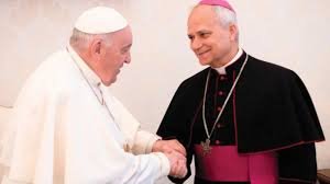 Novo Papa Leão XIV, norte-americano com experiência missionária no Peru, é eleito para liderar a Igreja Católica, trazendo nova perspectiva das Américas.