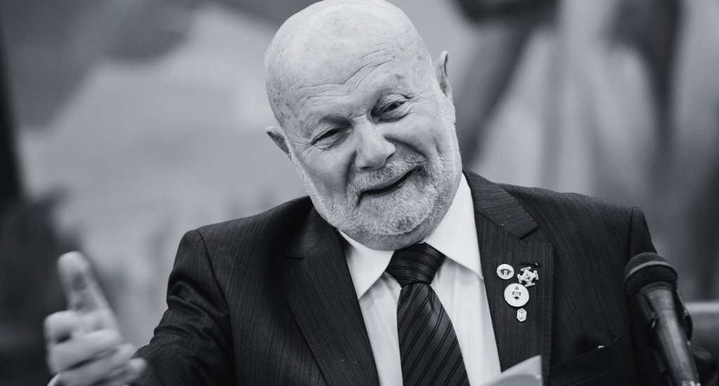Morre aos 99 anos o Professor Doutor Claudio Real, pioneiro da Homeopatia Veterinária no Brasil e ex-docente da UFMS. Legado revolucionário na medicina animal.