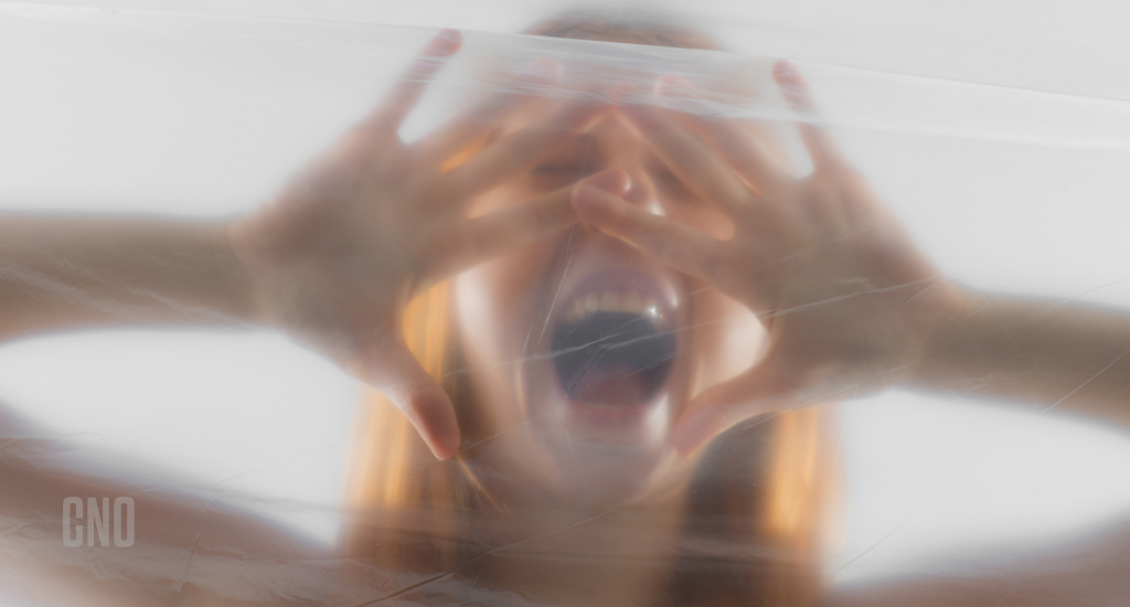 MS registra fim de semana mais violento de 2025 com 10 mortes, incluindo 17º feminicídio. Acidentes de trânsito e crimes passionais dominam estatísticas alarmantes.