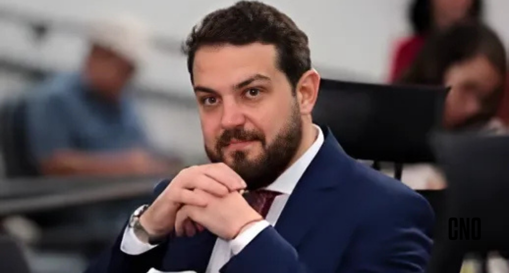 Claudinho Serra e 13 pessoas viram réus por desvio de R$ 20 milhões em Sidrolândia. Justiça aceita denúncia contra esquema familiar de corrupção desde 2017.