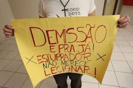 UFMS anula promoção de professor condenado por estupro após pressão estudantil. Docente permanece afastado aguardando processo administrativo.