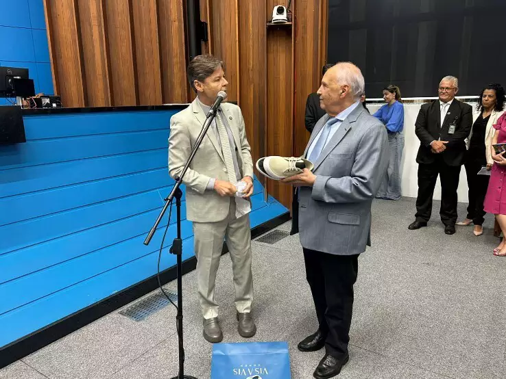 9278345c2f846b7f2468813f6db5ed285603f96b Sapatênis na ALEMS, Milhões "Voadores" no Jardim dos Estados e o Estado que virou Aquário